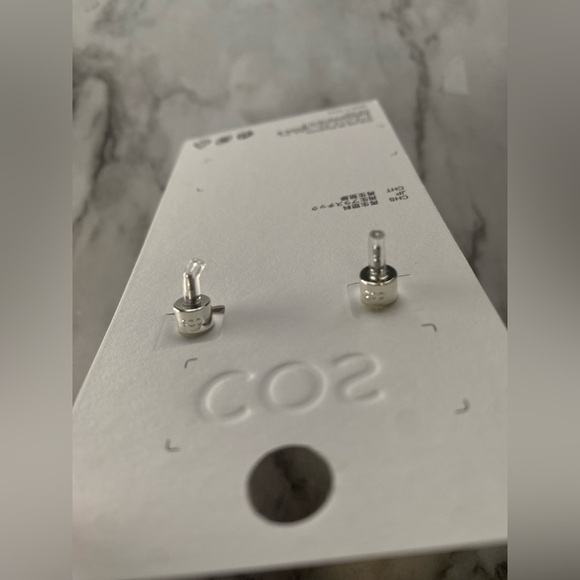 New COS Mismatching Bow Earring Silver - Picture 6 of 7